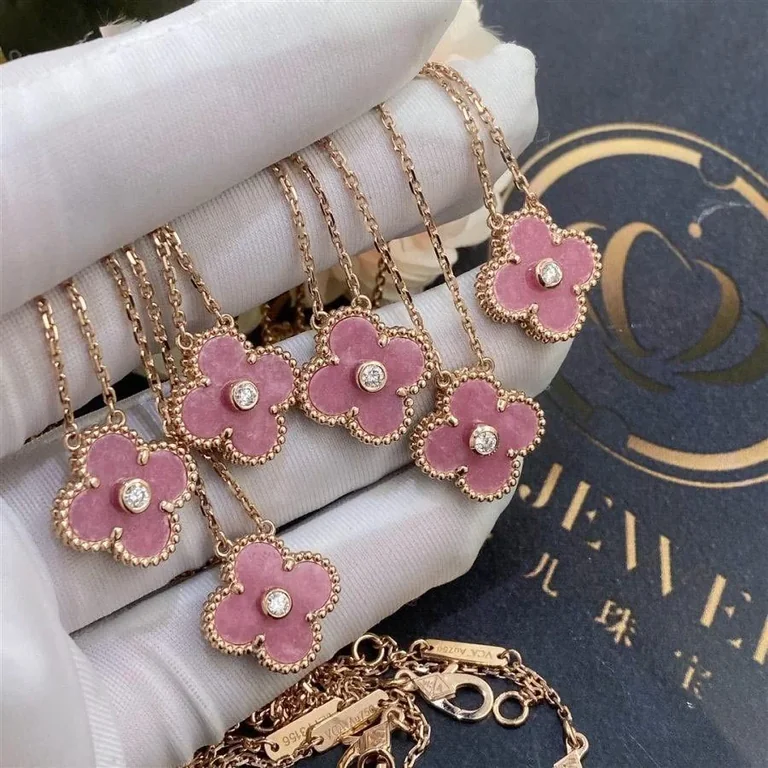 Van Cleef & Arpels VCARP7TD00 Vintage Alhambra Necklace 2021 Holiday Pendant Rose gold Rhodonite Necklaces 5