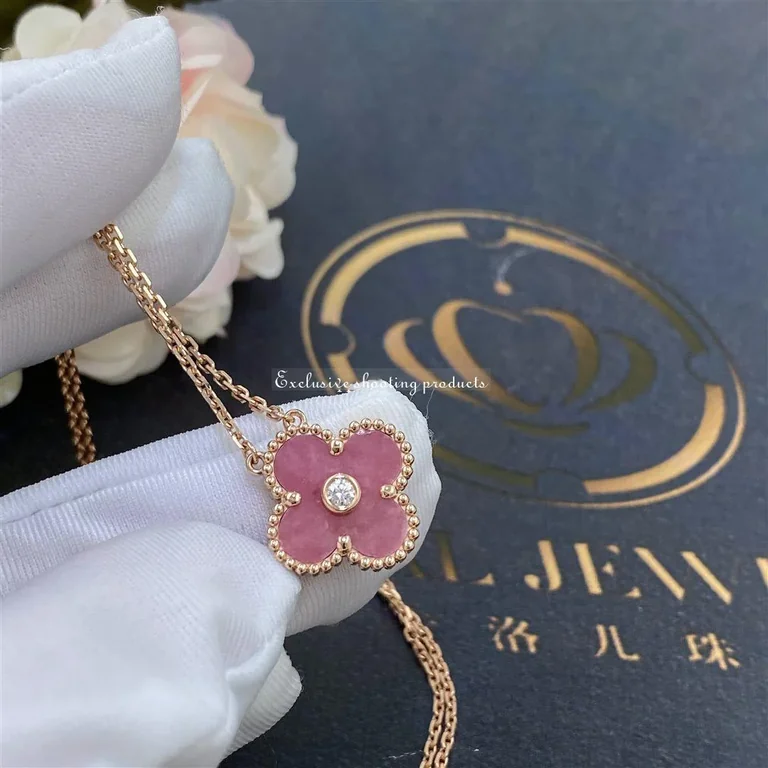 Van Cleef & Arpels VCARP7TD00 Vintage Alhambra Necklace 2021 Holiday Pendant Rose gold Rhodonite Necklaces 3