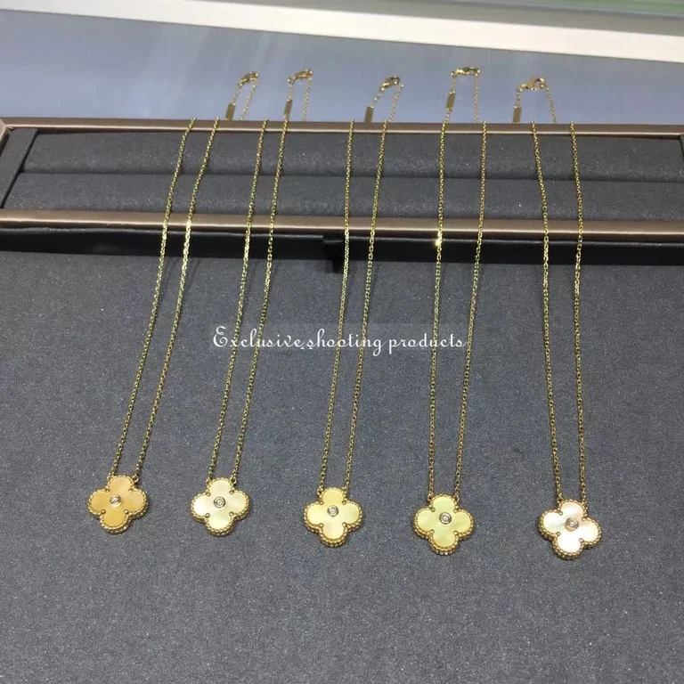 Van Cleef & Arpels Necklace Vintage Alhambra 2018 Holiday Necklace Yellow Gold Mother-of-pearl Necklace 4