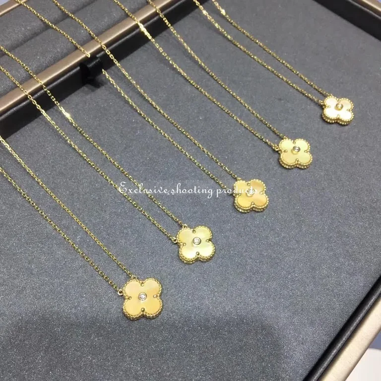 Van Cleef & Arpels Necklace Vintage Alhambra 2018 Holiday Necklace Yellow Gold Mother-of-pearl Necklace 2