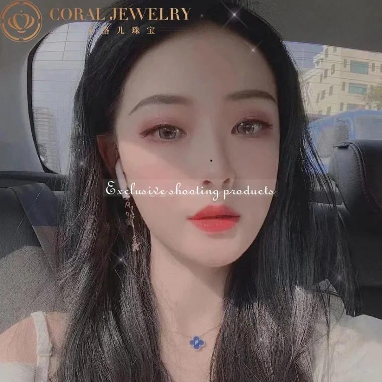 Van Cleef & Arpels Necklace Vintage Alhambra 2019 Holiday Necklace Yellow Gold Blue Agate 2