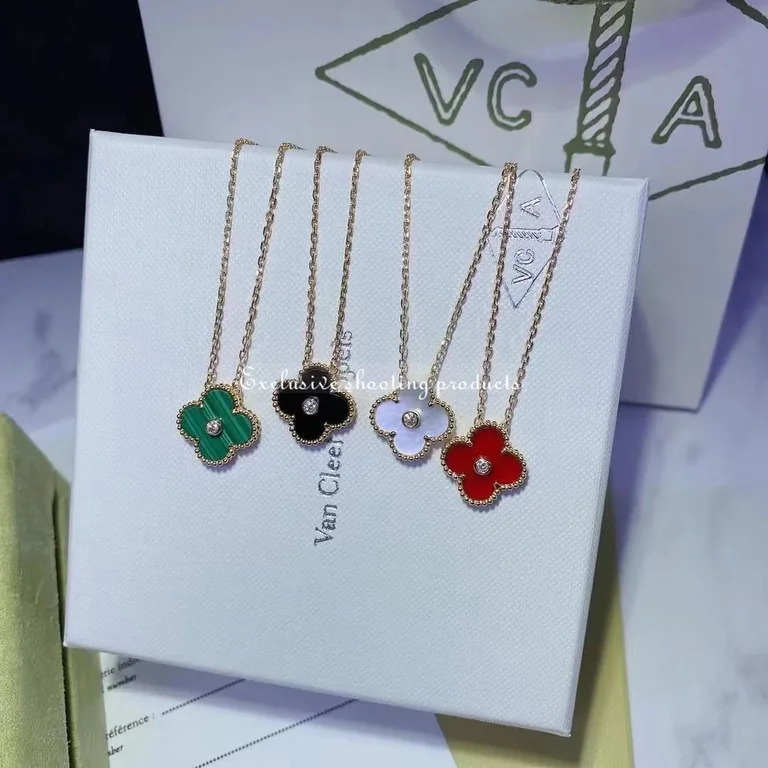 Van Cleef & Arpels Necklace Vintage Alhambra 2013 Holiday Necklace Yellow Gold Malachite Necklace 4