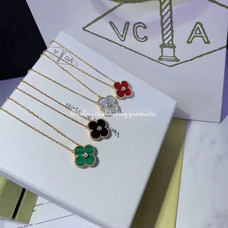 Van Cleef & Arpels Necklace Vintage Alhambra 2013 Holiday Necklace Yellow Gold Malachite Necklace 3