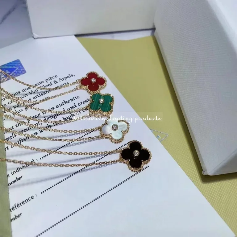 Van Cleef & Arpels Necklace Vintage Alhambra 2013 Holiday Necklace Yellow Gold Malachite Necklace 2