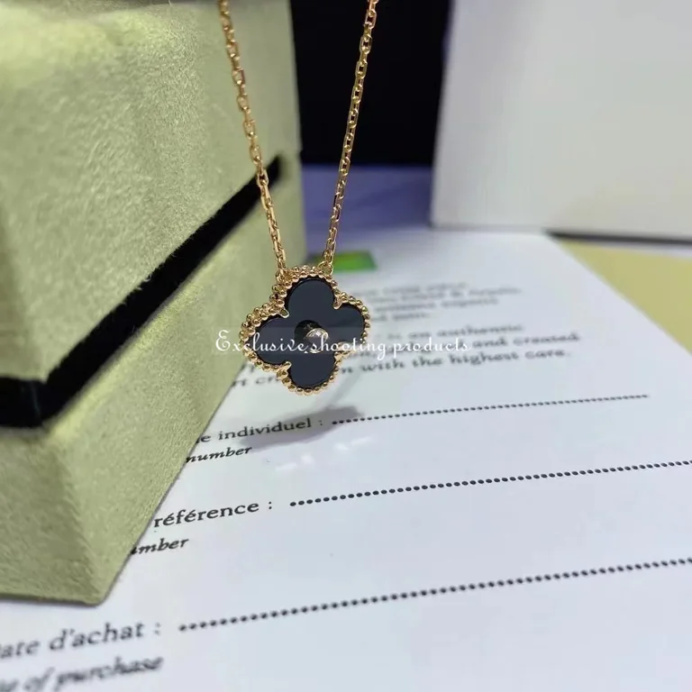 Van Cleef & Arpels Necklace Vintage Alhambra 2005 Holiday Necklace Yellow Gold Onyx Necklace 7