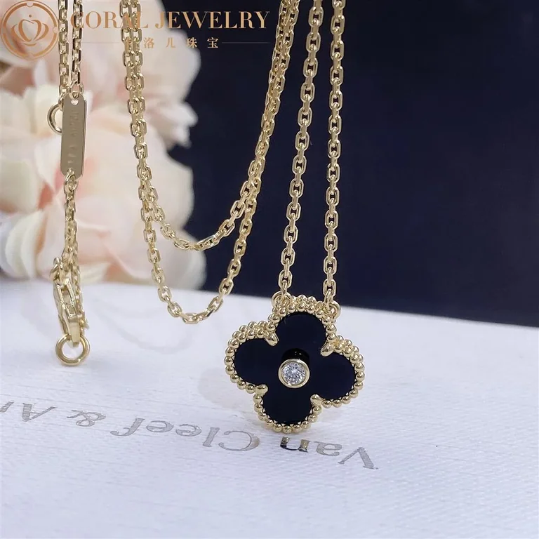 Van Cleef & Arpels Necklace Vintage Alhambra 2005 Holiday Necklace Yellow Gold Onyx Necklace 5