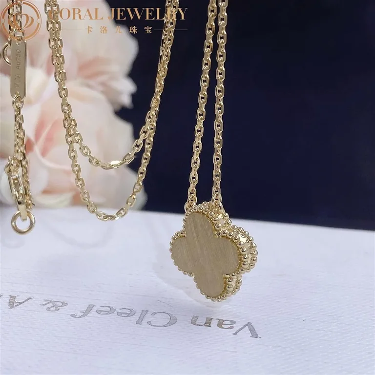 Van Cleef & Arpels Necklace Vintage Alhambra 2005 Holiday Necklace Yellow Gold Onyx Necklace 4