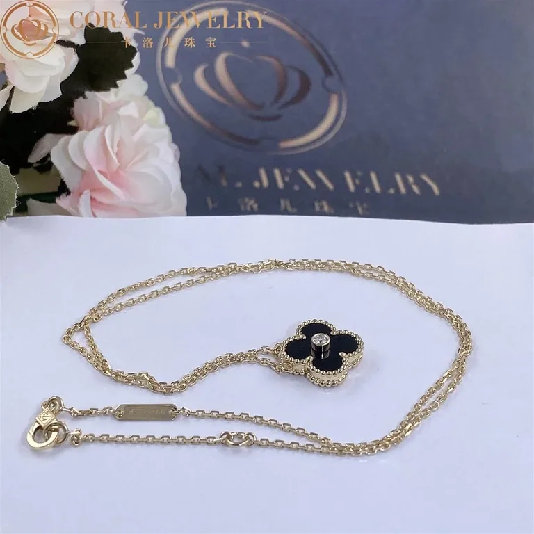 Van Cleef & Arpels Necklace Vintage Alhambra 2005 Holiday Necklace Yellow Gold Onyx Necklace 2