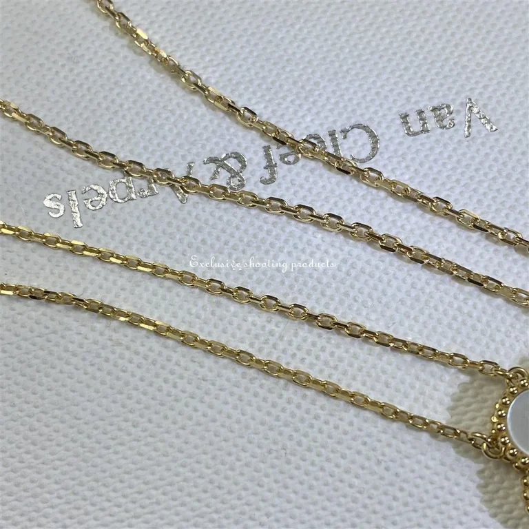 Van Cleef & Arpels Vintage Alhambra 2007 Holiday Necklace Yellow Gold Mother-of-Pearl Necklace 2