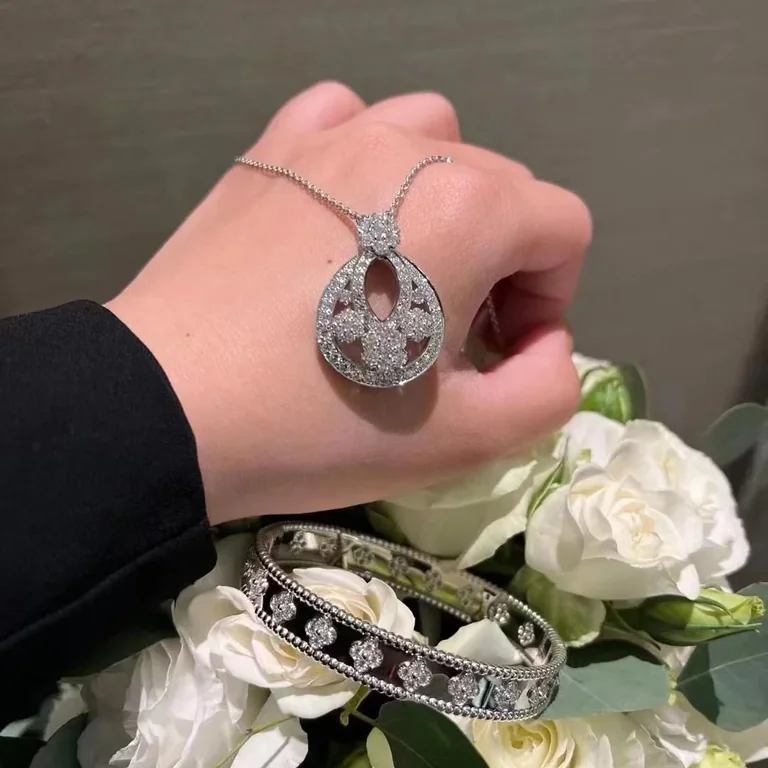 Van Cleef & Arpels VCARO3RO00 Snowflake pendant large model Platinum Diamond Necklace 13