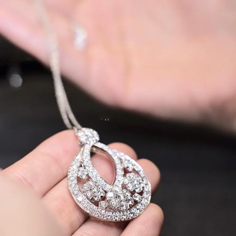 Van Cleef & Arpels VCARO3RO00 Snowflake pendant large model Platinum Diamond Necklace 12