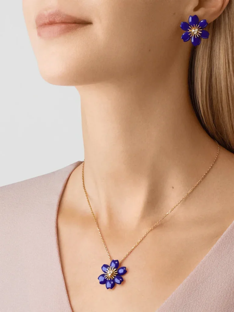 Van Cleef & Arpels VCARP7T200 Rose de Noël pendant mini model Yellow gold Diamond Lapis Lazuli 7