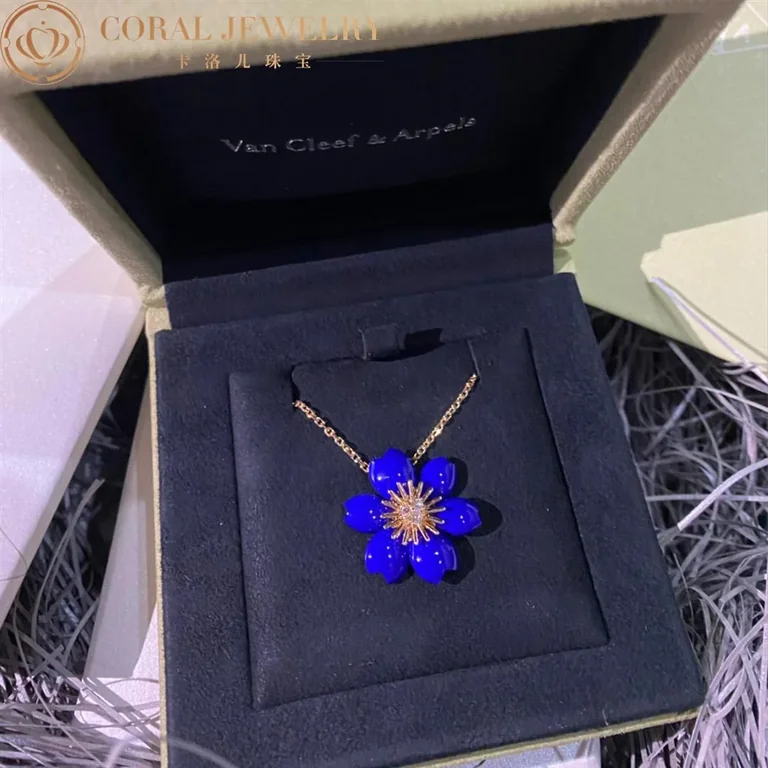 Van Cleef & Arpels VCARP7T200 Rose de Noël pendant mini model Yellow gold Diamond Lapis Lazuli 6