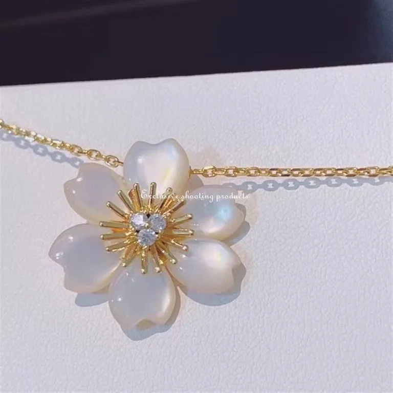 Van Cleef & Arpels VCARP7T000 Rose de Noël pendant mini model Yellow gold Diamond Mother-of-pearl Necklace 6