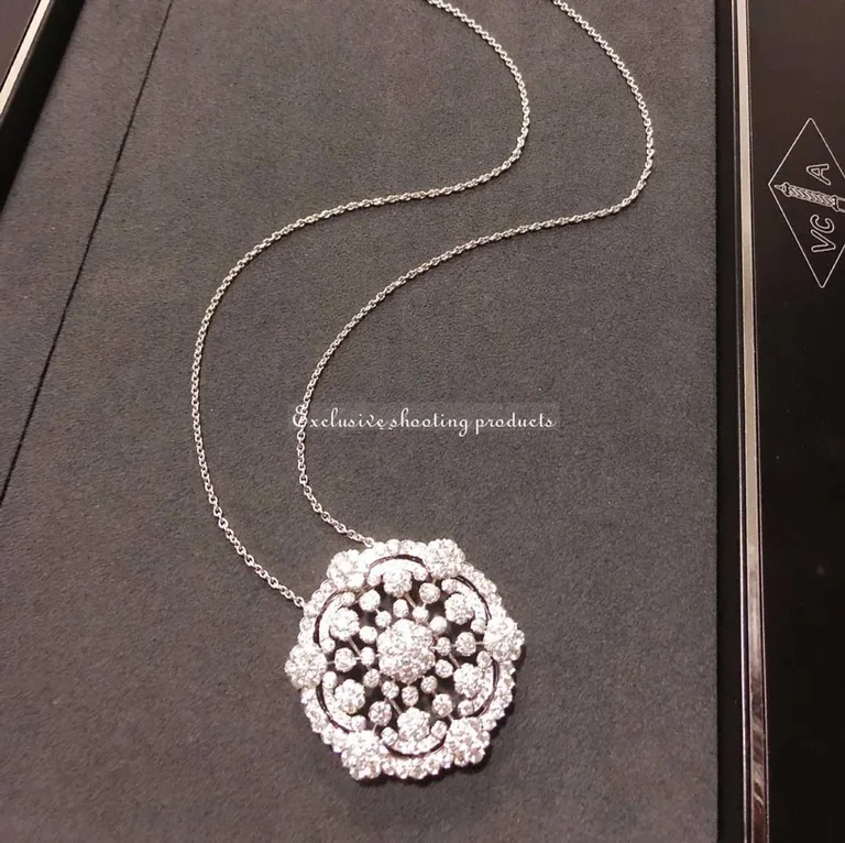 Van Cleef & Arpels VCARP39900 Snowflake clip and pendant Platinum Diamond 3
