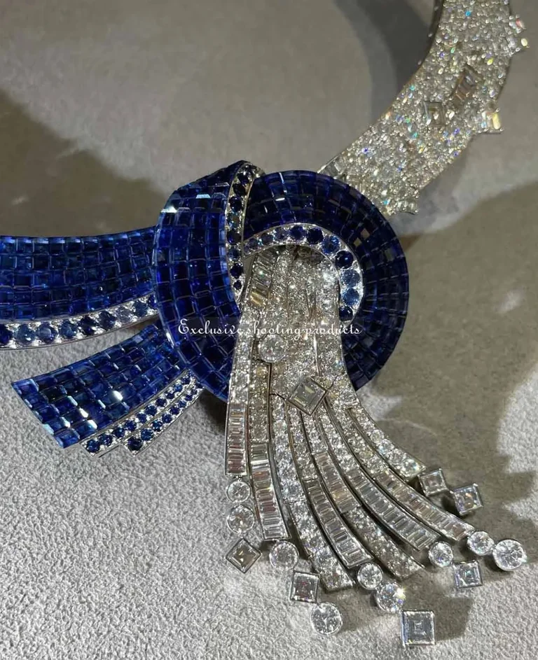 Van Cleef & Arpels pendant Opulent Boucle Cosmique Necklace 4