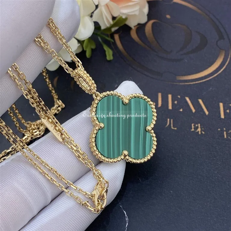 Van Cleef & Arpels VCARO3MG00 Magic Alhambra long necklace 1 motif Yellow gold Malachite necklace 6