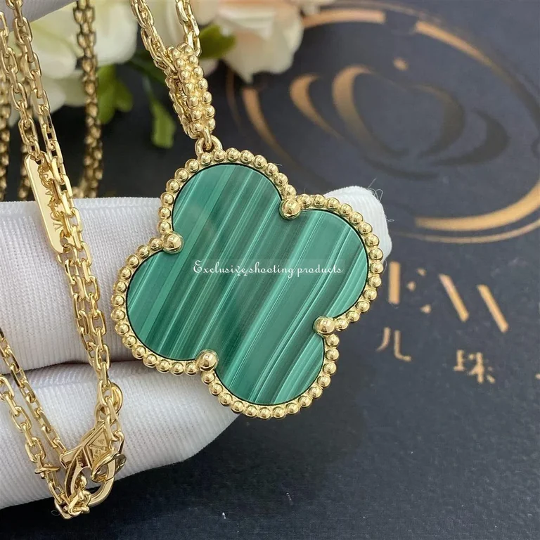Van Cleef & Arpels VCARO3MG00 Magic Alhambra long necklace 1 motif Yellow gold Malachite necklace 5