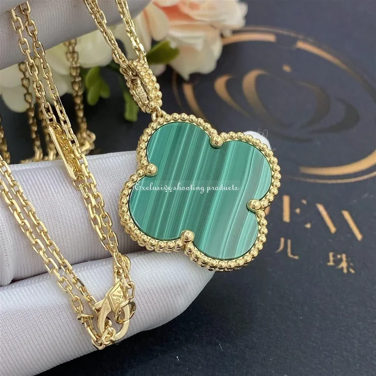Van Cleef & Arpels VCARO3MG00 Magic Alhambra long necklace 1 motif Yellow gold Malachite necklace 4