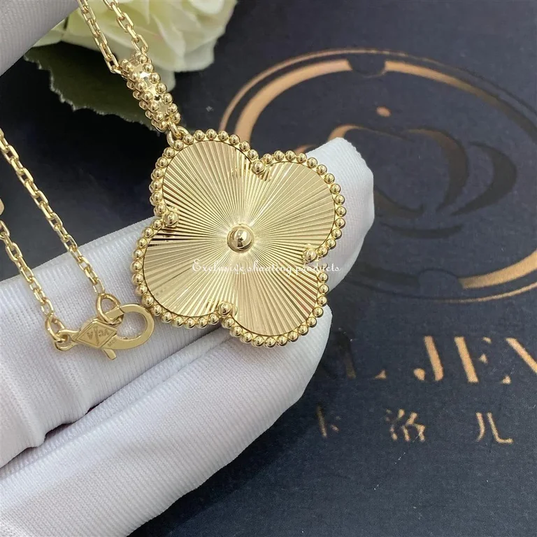 Van Cleef & Arpels VCARP4KO00 Magic Alhambra long necklace 1 motif Yellow gold necklace 9
