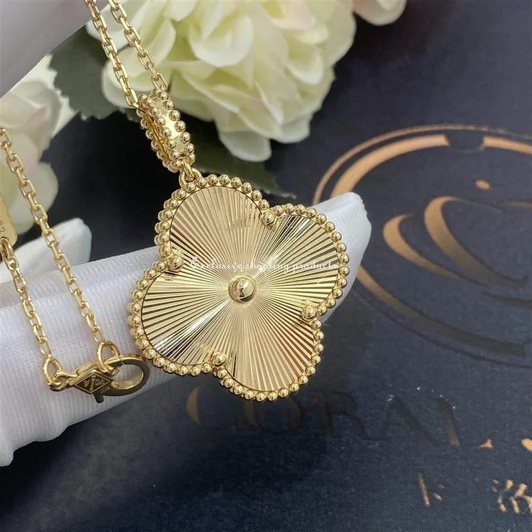 Van Cleef & Arpels VCARP4KO00 Magic Alhambra long necklace 1 motif Yellow gold necklace 6