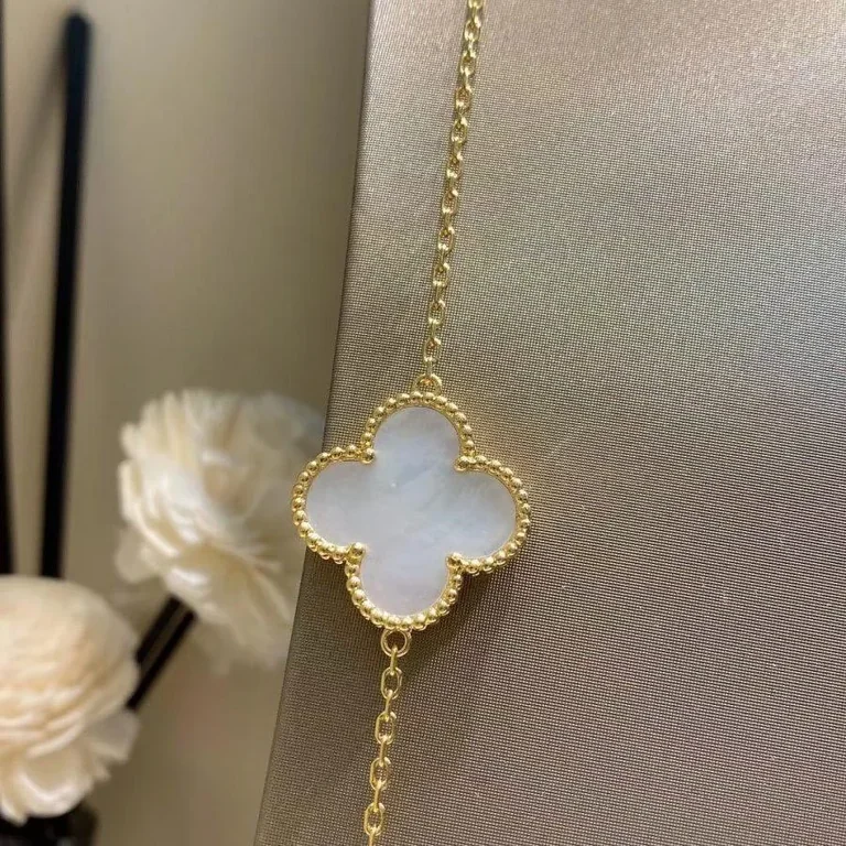 Van Cleef & Arpels VCARD80100 Lucky Alhambra long necklace 12 motifs Yellow gold Carnelian Malachite Mother-of-pearl Tiger Eye 10
