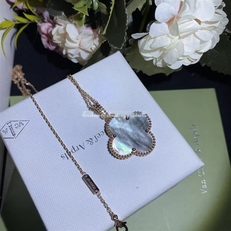 Van Cleef & Arpels VCARP6I200 Magic Alhambra long necklace 1 motif Rose gold Mother-of-pearl necklace 4
