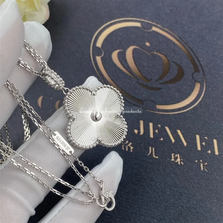 Van Cleef & Arpels VCARP4KO00-WG Magic Alhambra long necklace 1 motif white gold necklace 5