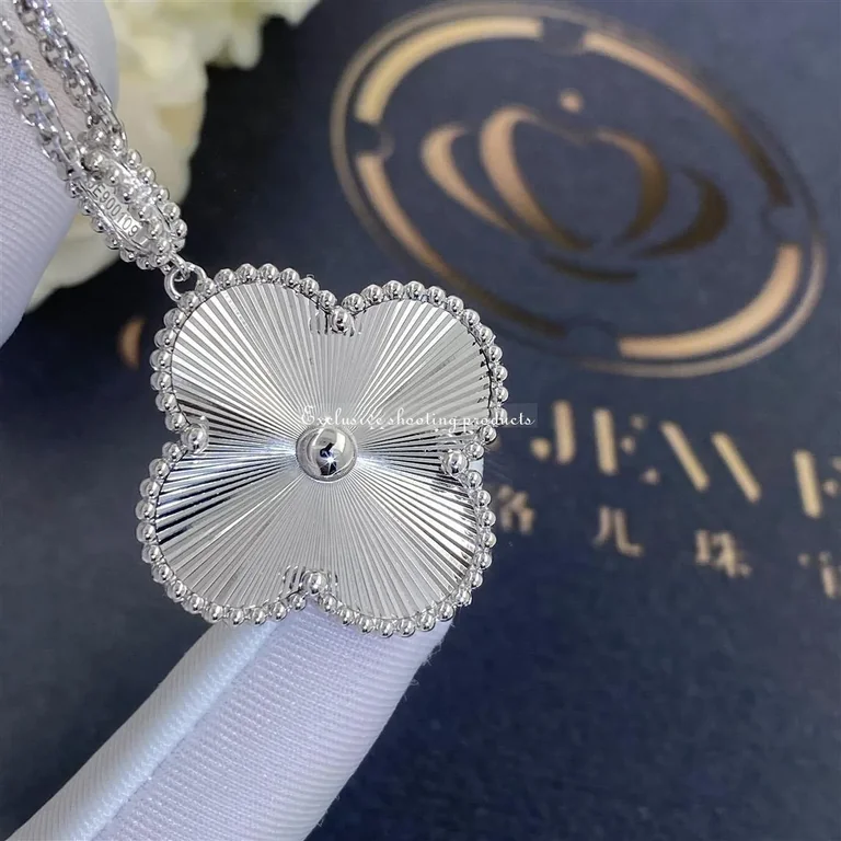 Van Cleef & Arpels VCARP4KO00-WG Magic Alhambra long necklace 1 motif white gold necklace 2