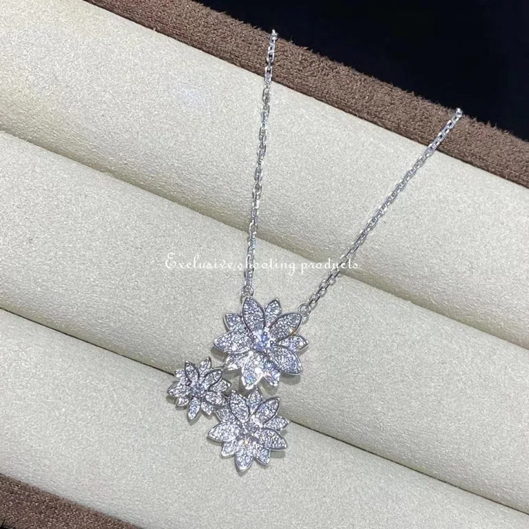 Van Cleef & Arpels VCARP7TG00 Lotus pendant 3 flowers White gold Diamond Necklace 7