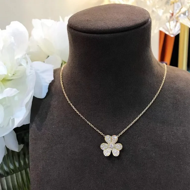 Van Cleef & Arpels VCARP2V100 Frivole pendant small model Yellow gold Diamond Necklace 11