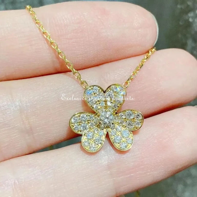 Van Cleef & Arpels VCARP2V100 Frivole pendant small model Yellow gold Diamond Necklace 10
