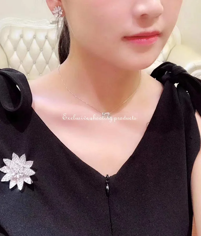 Van Cleef & Arpels VCARO6P70 Lotus clip pendant large model White gold Diamond Necklace 5