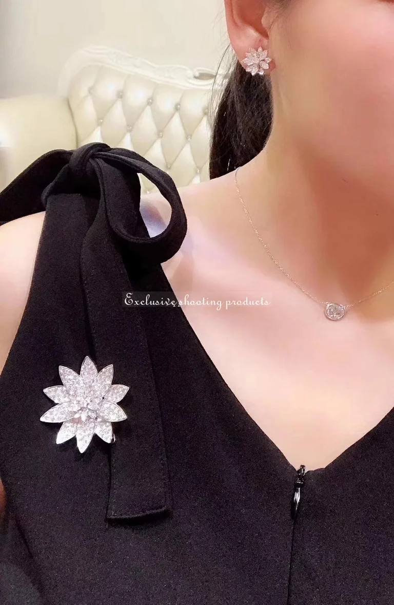 Van Cleef & Arpels VCARO6P70 Lotus clip pendant large model White gold Diamond Necklace 3