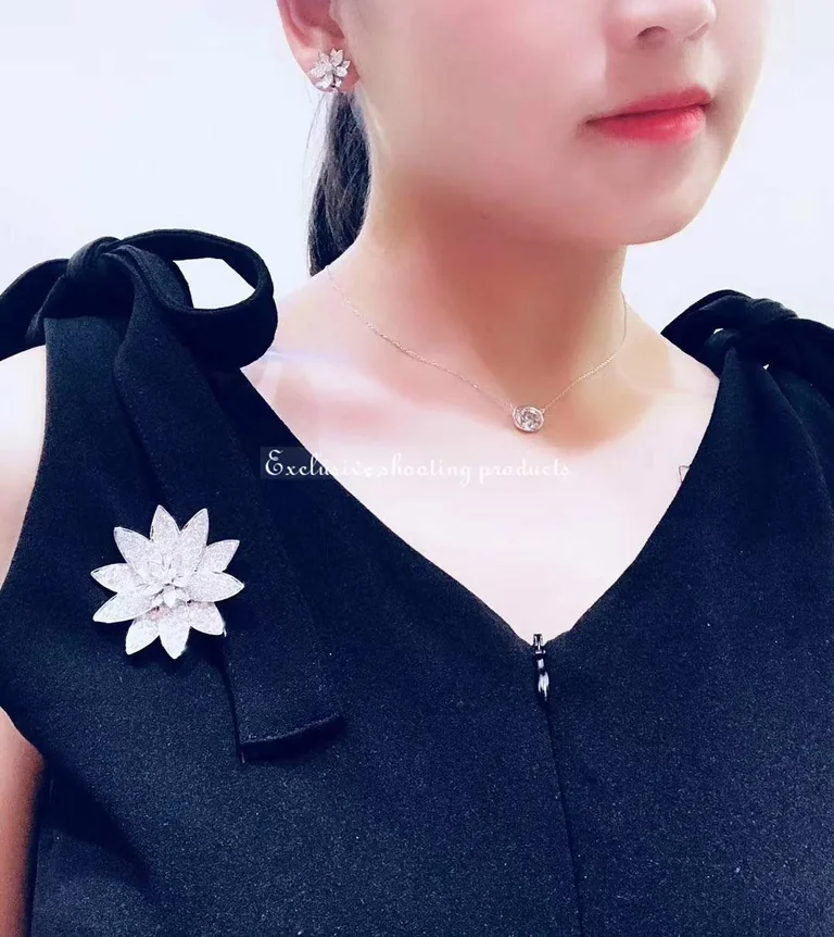 Van Cleef & Arpels VCARO6P70 Lotus clip pendant large model White gold Diamond Necklace 2