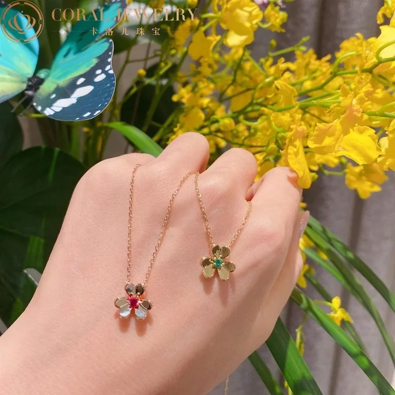 Van Cleef & Arpels VCARP7SB00 Frivole pendant mini model Yellow gold Emerald Necklace 5