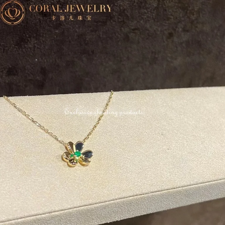 Van Cleef & Arpels VCARP7SB00 Frivole pendant mini model Yellow gold Emerald Necklace 4