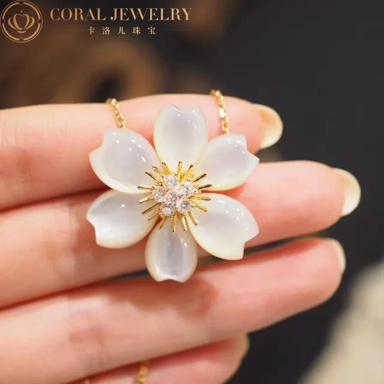 Van Cleef & Arpels VCARD30300 Rose de Noël clip pendant small model Yellow gold Diamond Mother-of-pearl Necklace 5