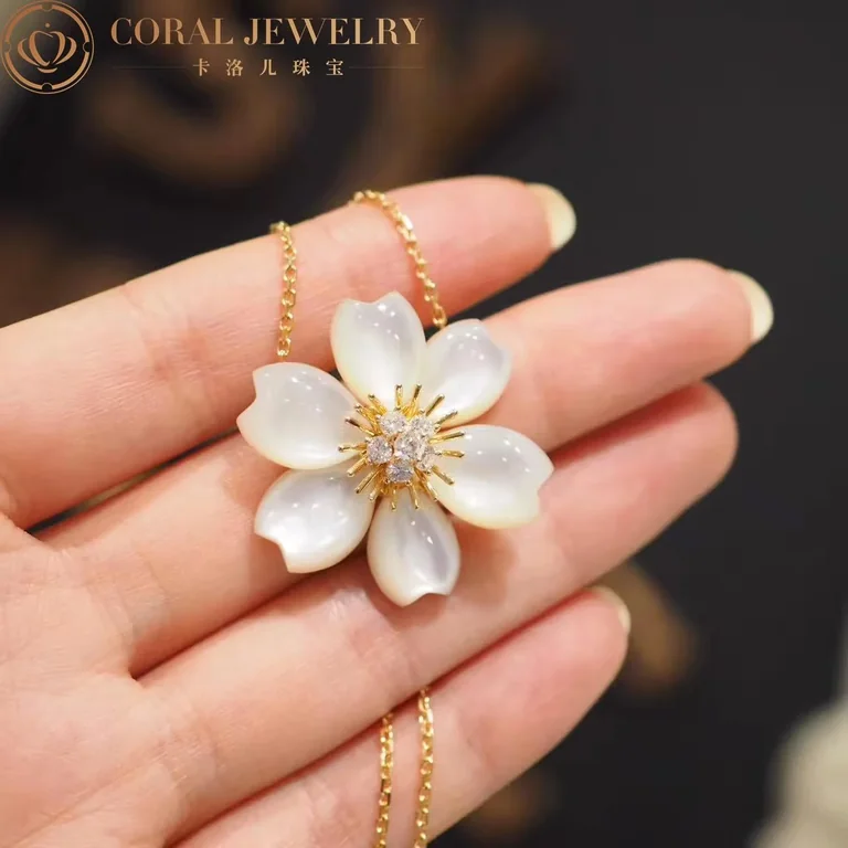 Van Cleef & Arpels VCARD30300 Rose de Noël clip pendant small model Yellow gold Diamond Mother-of-pearl Necklace 4