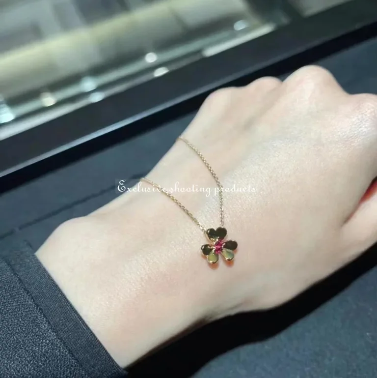 Van Cleef & Arpels Frivole pendant mini model Valentine?s Limited Edition Gold and Ruby Necklace 6