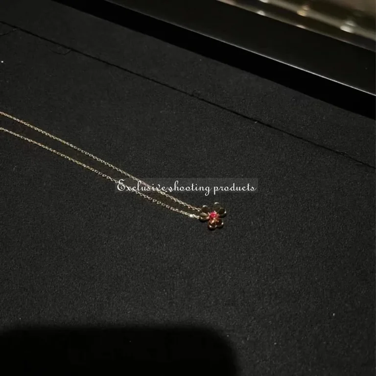 Van Cleef & Arpels Frivole pendant mini model Valentine?s Limited Edition Gold and Ruby Necklace 5