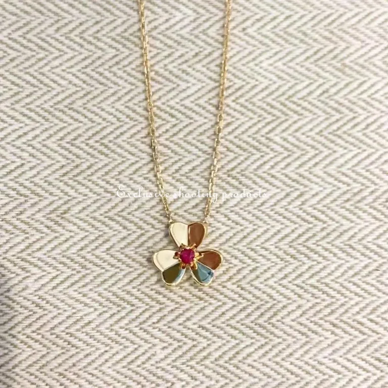 Van Cleef & Arpels Frivole pendant mini model Valentine?s Limited Edition Gold and Ruby Necklace 3