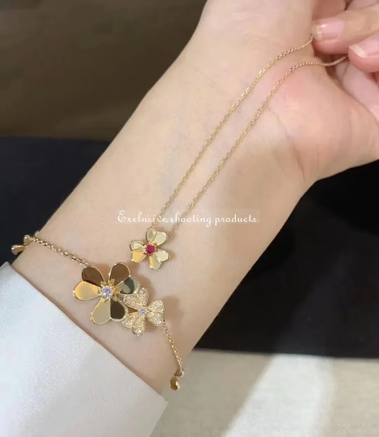 Van Cleef & Arpels Frivole pendant mini model Valentine?s Limited Edition Gold and Ruby Necklace 2