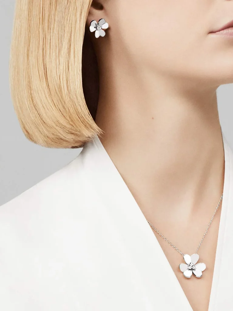 Van Cleef & Arpels VCARD25300 Frivole pendant large model White gold Diamond Necklace 9