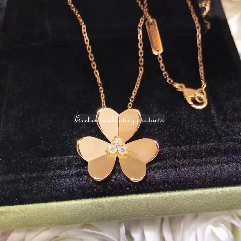 Van Cleef & Arpels VCARC96800 Frivole pendant large model Yellow gold Diamond Necklace 6