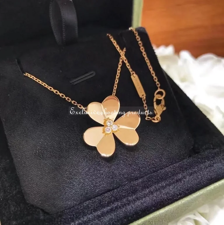Van Cleef & Arpels VCARC96800 Frivole pendant large model Yellow gold Diamond Necklace 4