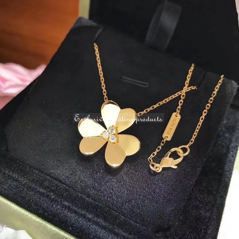 Van Cleef & Arpels VCARC96800 Frivole pendant large model Yellow gold Diamond Necklace 3