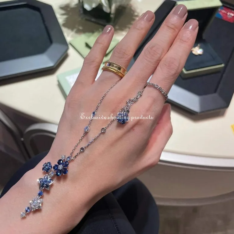Van Cleef & Arpels VCARP05J00 Folie des Prés pendant White gold Diamond Sapphire Necklace 9