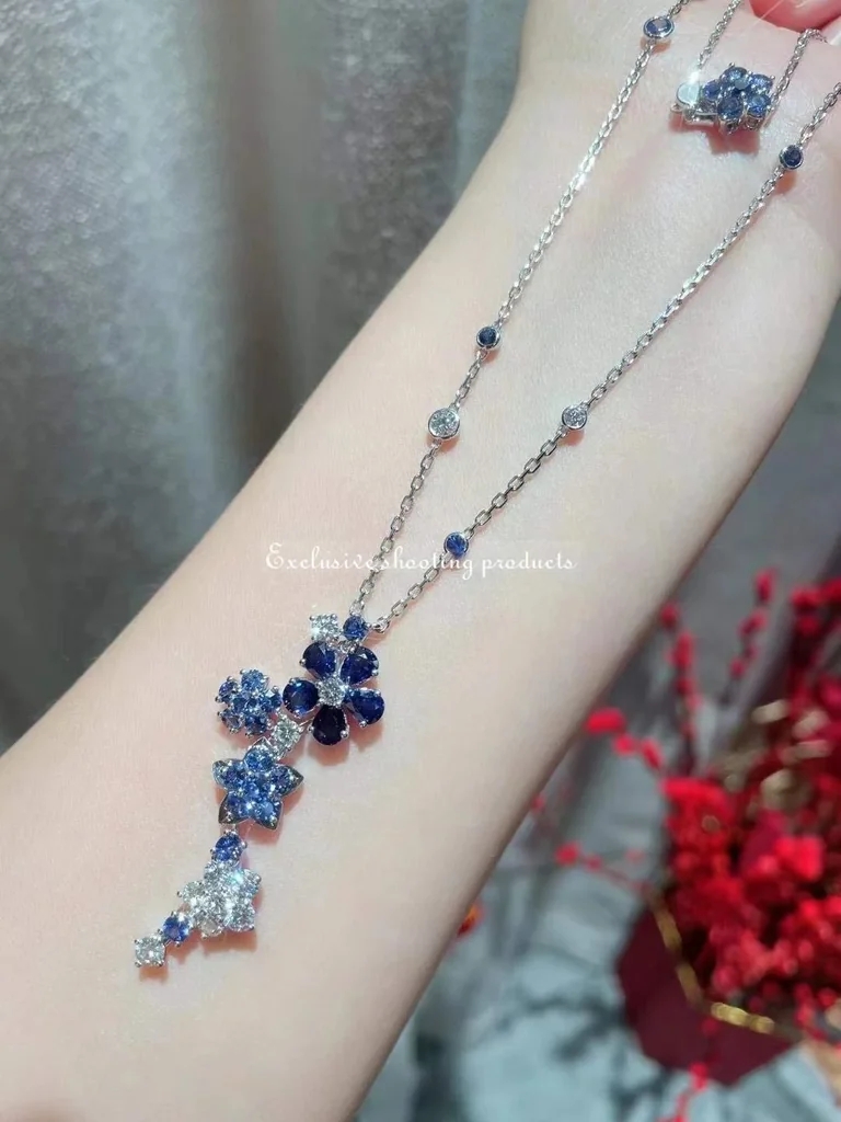 Van Cleef & Arpels VCARP05J00 Folie des Prés pendant White gold Diamond Sapphire Necklace 6