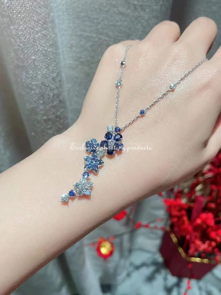 Van Cleef & Arpels VCARP05J00 Folie des Prés pendant White gold Diamond Sapphire Necklace 5